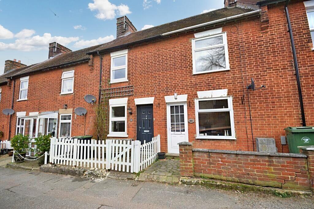 3 bedroom terraced house for sale in Stoney Common, Stansted