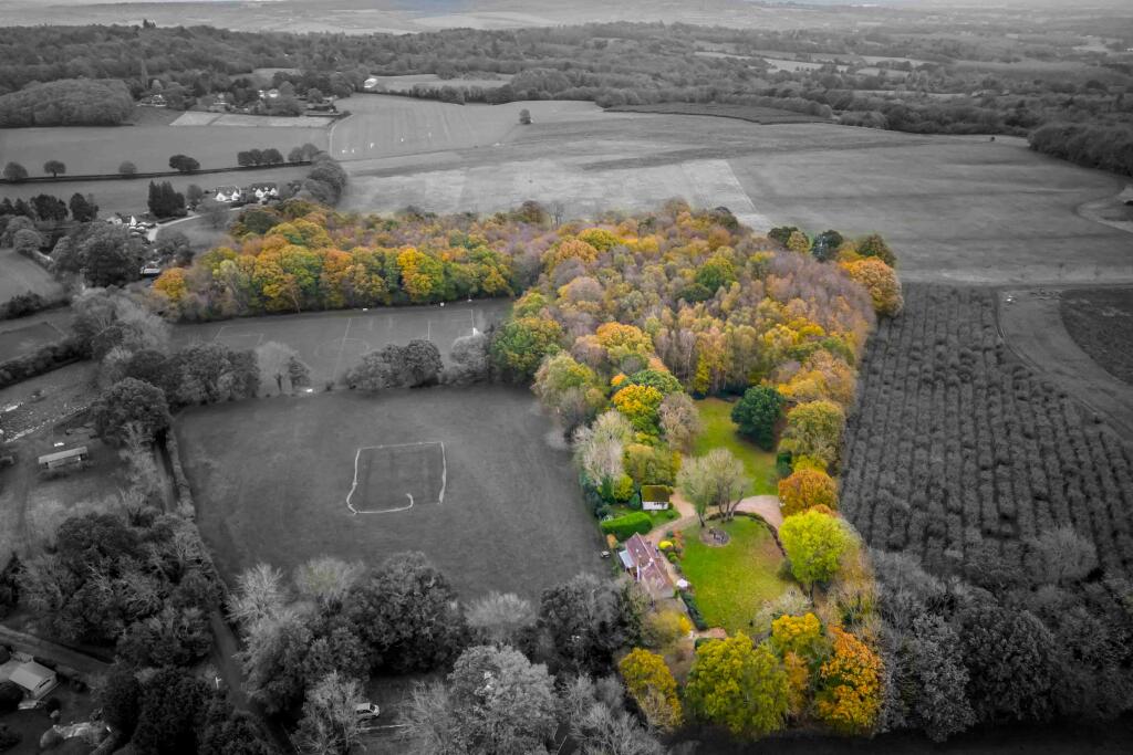 3 bedroom detached house for sale in Bitchet Green, Sevenoaks, TN15