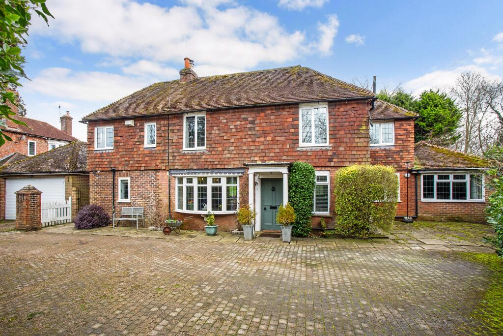 5 bedroom detached house for sale in Mill Lane, Hildenborough, TN11
