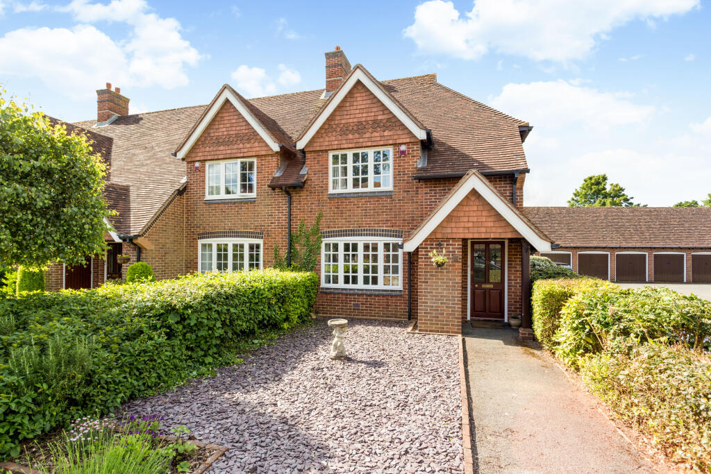 2 bedroom semidetached house for sale in Haydens Mews, TONBRIDGE, TN9