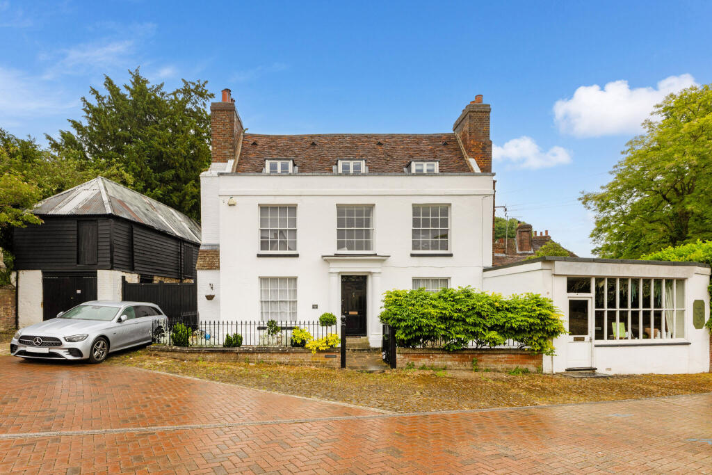 Main image of property: High Street, Wrotham, TN15