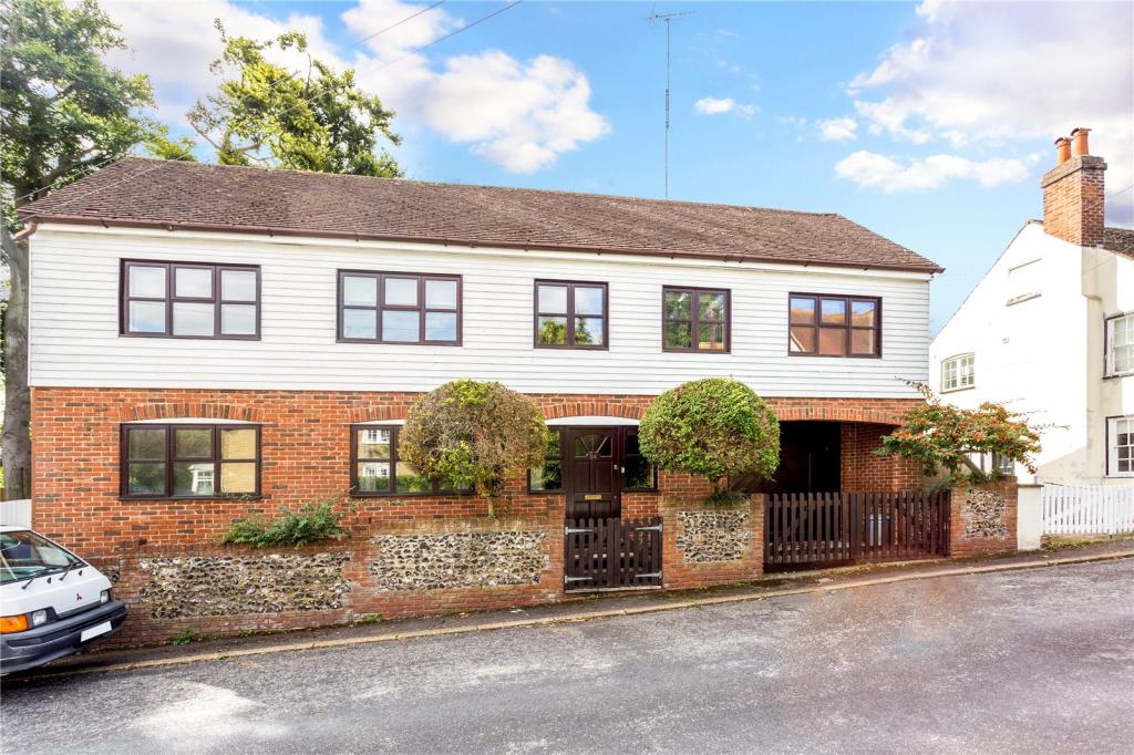 4 bedroom detached house for sale in London Road, Farningham, Dartford