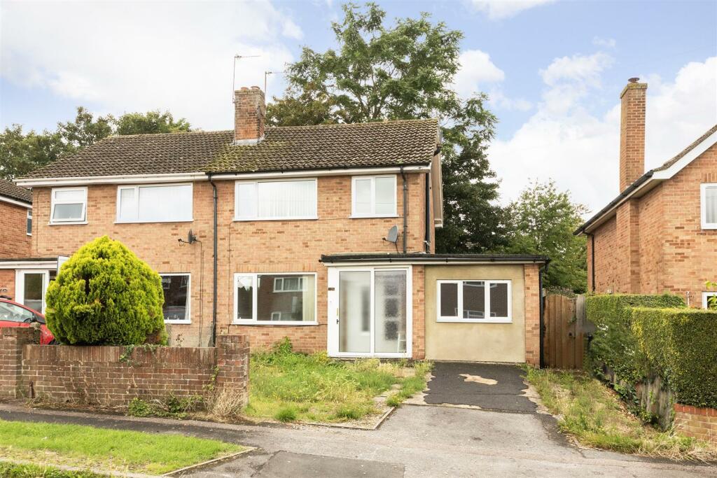 3 bedroom semidetached house for sale in Blenheim Close, Didcot, OX11