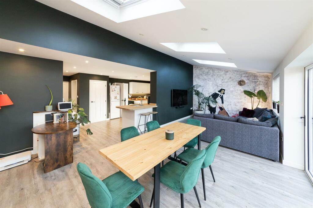 4 bedroom semidetached house for sale in Crafts End, Chilton, Didcot, OX11