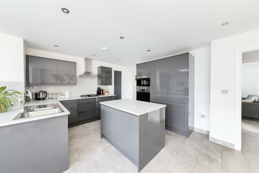 4 bedroom semidetached house for sale in Edwin Road, Didcot, OX11