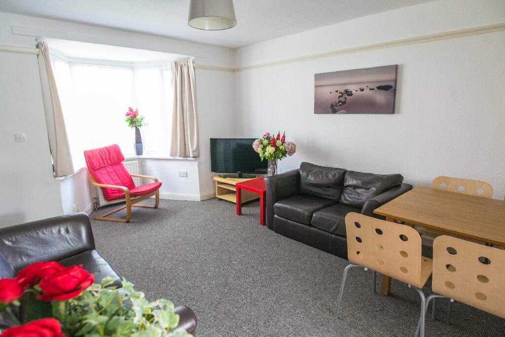 4 bedroom house share for rent in Poole Crescent, Harborne, Birmingham, West Midlands, B17