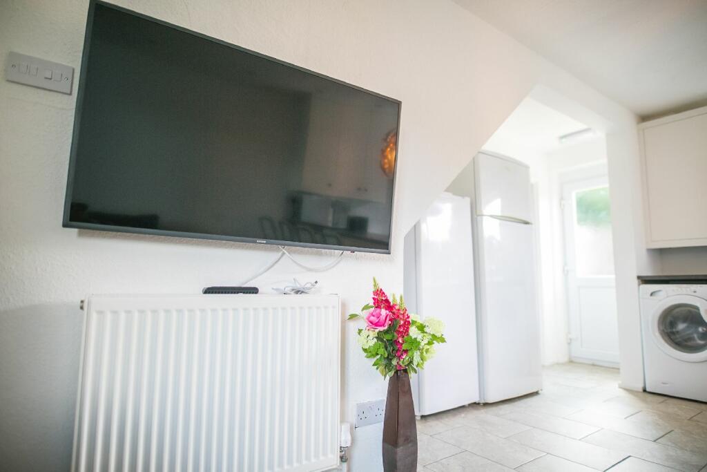Additional property image - Leahurst Crescent, Harborne, Birmingham, West Midlands, B17