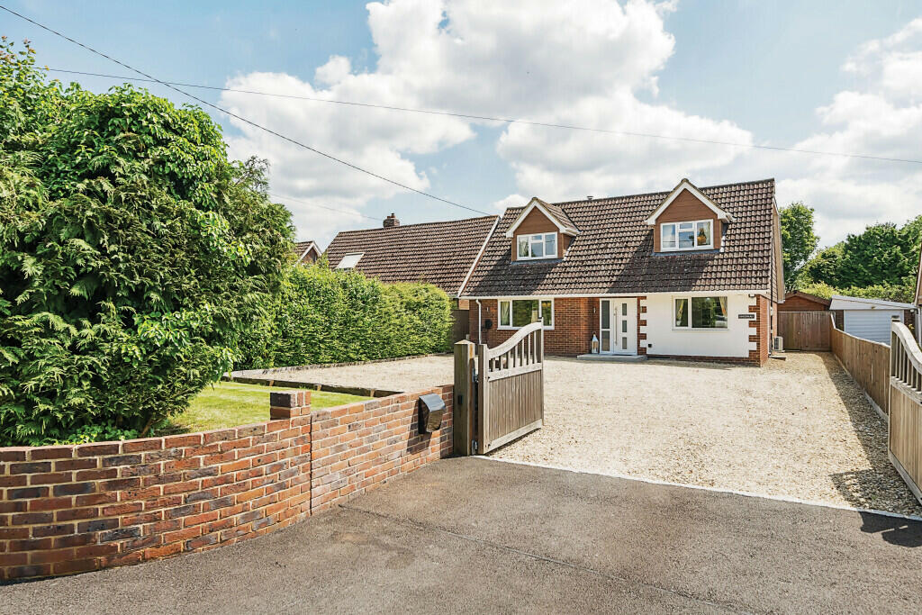 4 bedroom bungalow for sale in Wantage Road, Rowstock, Didcot