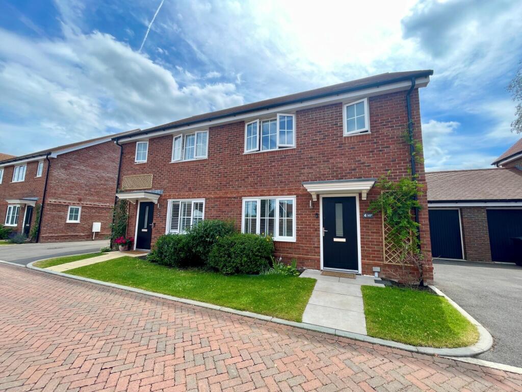 Main image of property: Lamble Walk, East Hanney, Wantage, Oxfordshire, OX12