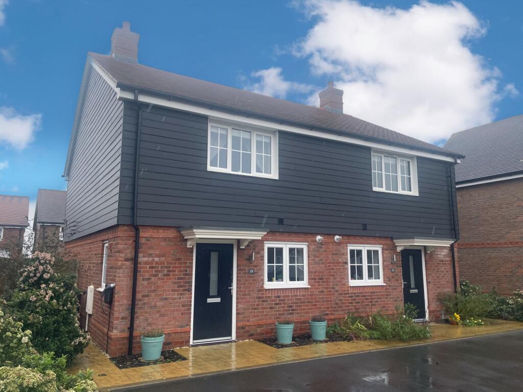 Main image of property: Lamble Walk, East Hanney, Wantage, Oxfordshire, OX12