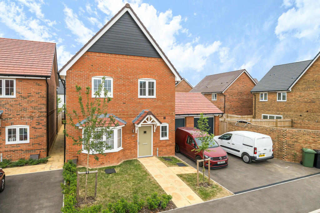 3 bedroom detached house for sale in Hinton Crescent, Didcot