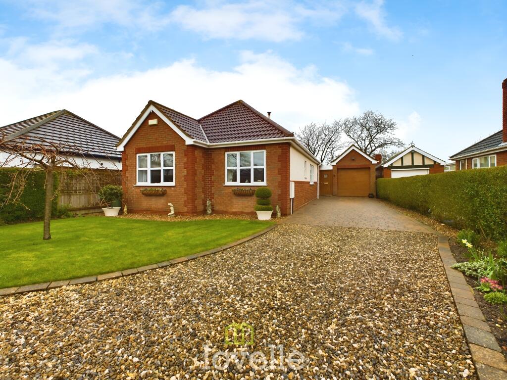 2 bedroom bungalow for sale in Humberston Avenue, Humberston, DN36