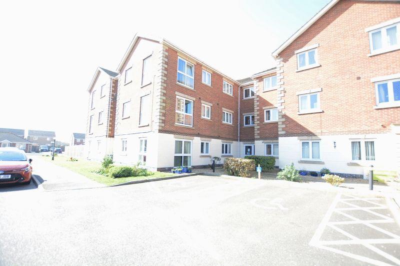 2 bedroom flat for sale in Manor House, Harpham Close, Scunthorpe, DN16