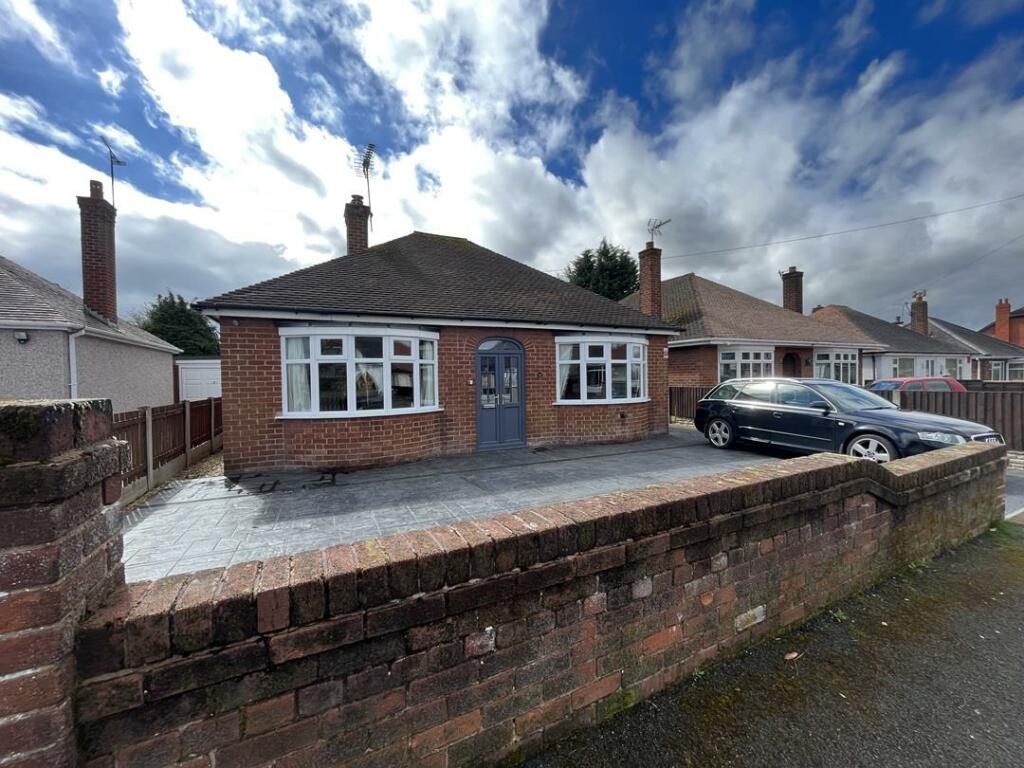 2 bedroom bungalow for sale in Camberley Drive, Wrexham, LL12