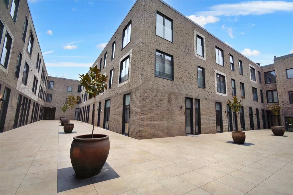 Main image of property: Emerald House, 236A London Road, Newbury, Berkshire, RG14