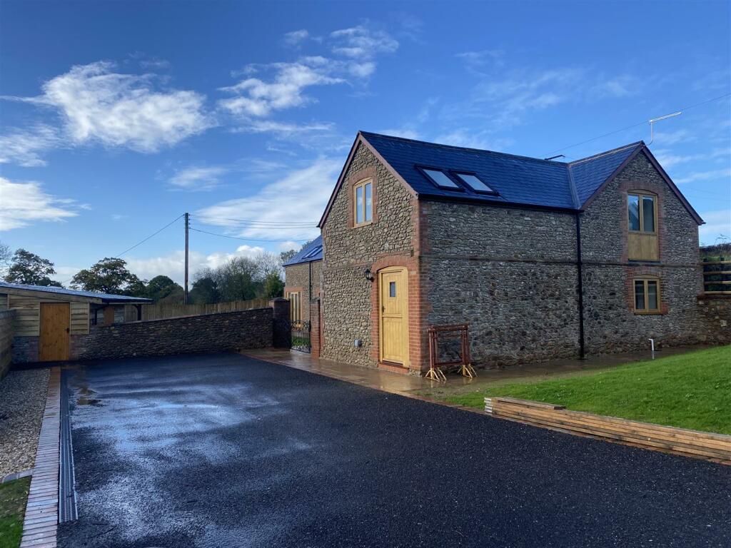 4 bedroom detached house for rent in Hemyock, EX15