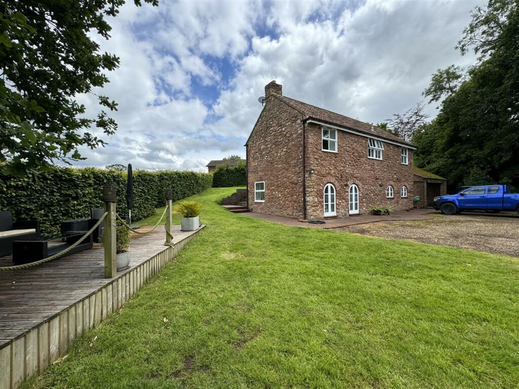 3 bedroom detached house for rent in Taunton, TA4