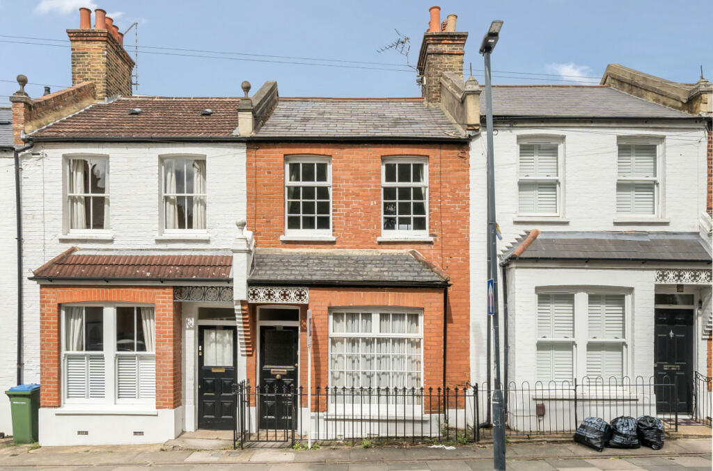 2 bedroom terraced house for sale in Red Lion Lane, Shooters Hill