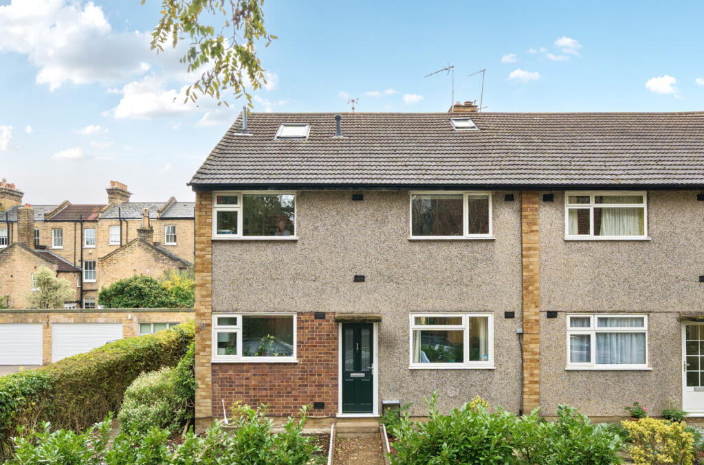 Main image of property: Haynes Close, London, SE3