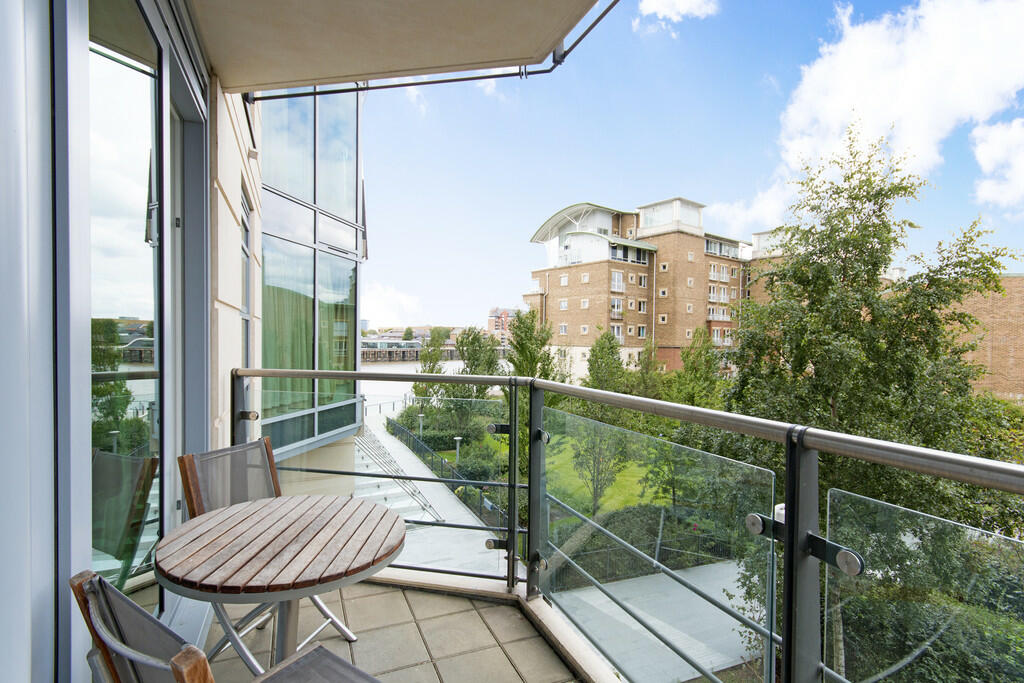 2 bedroom apartment for sale in Ensign House, Battersea Reach, SW18