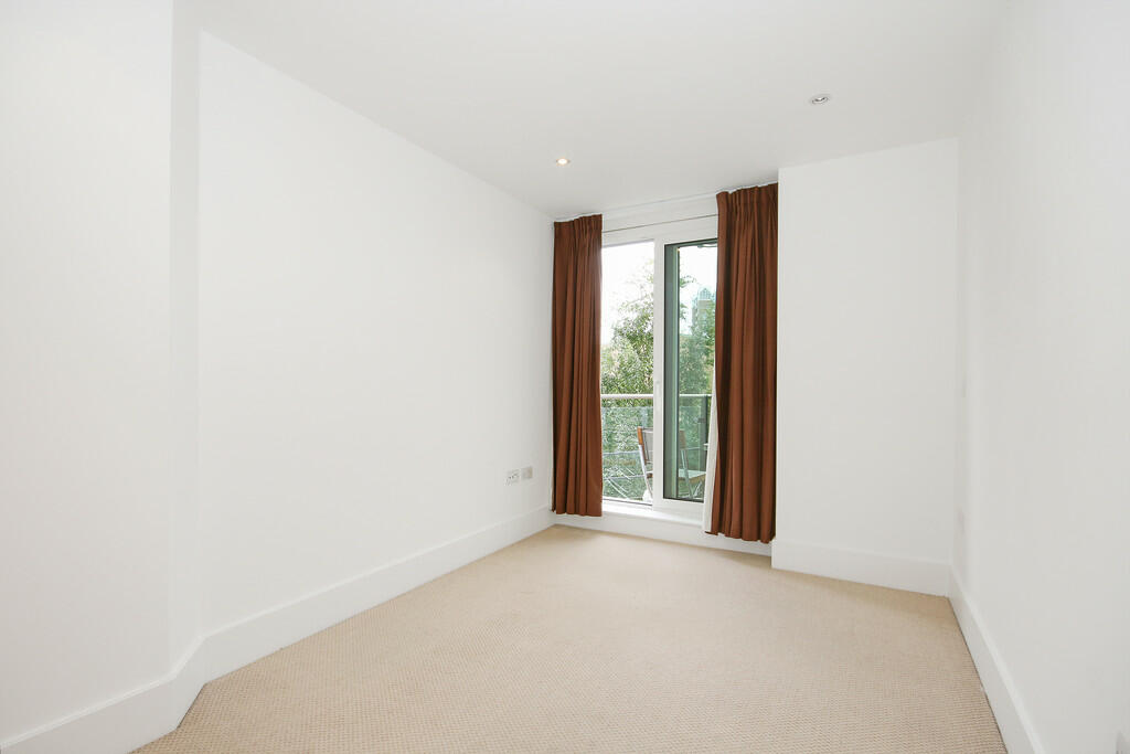 2 bedroom apartment for sale in Ensign House, Battersea Reach, SW18