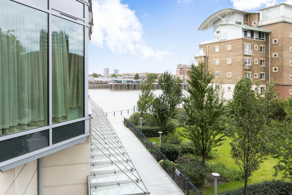 2 bedroom apartment for sale in Ensign House, Battersea Reach, SW18