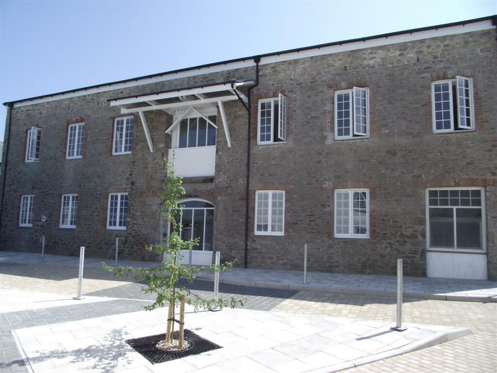 Commercial property for rent in Bridge Court, Castle Street, Totnes, TQ9