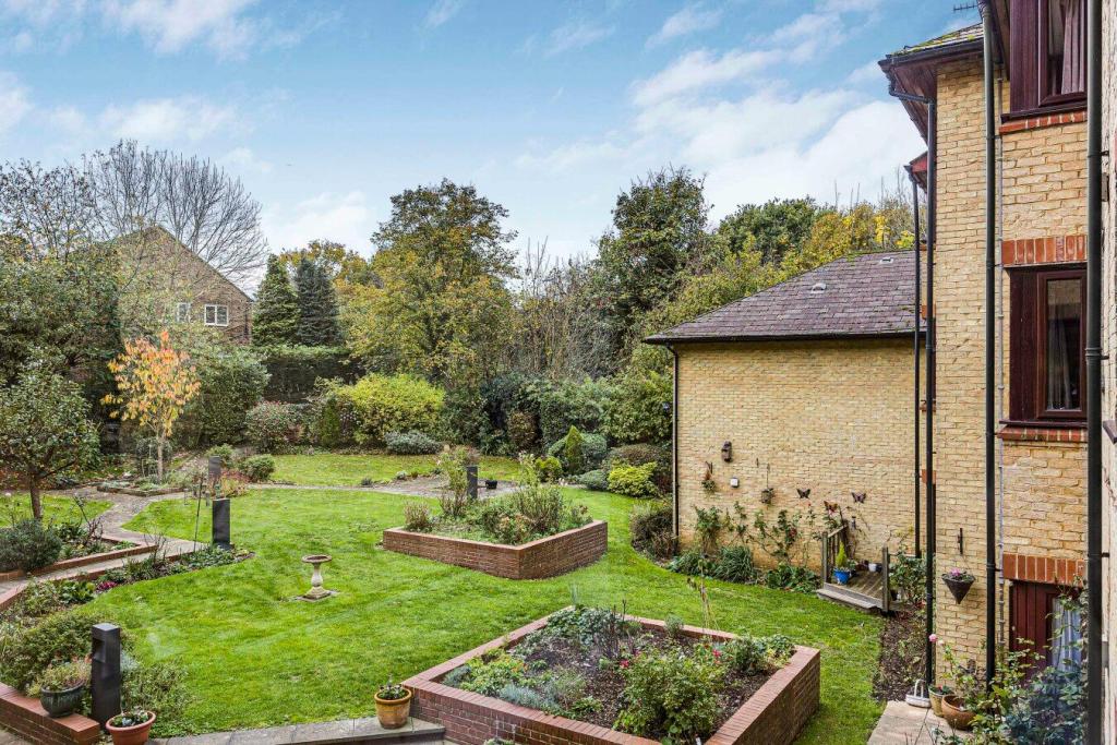 2 bedroom apartment for sale in Flat 25 Hertford Mews, Billy Lows Lane