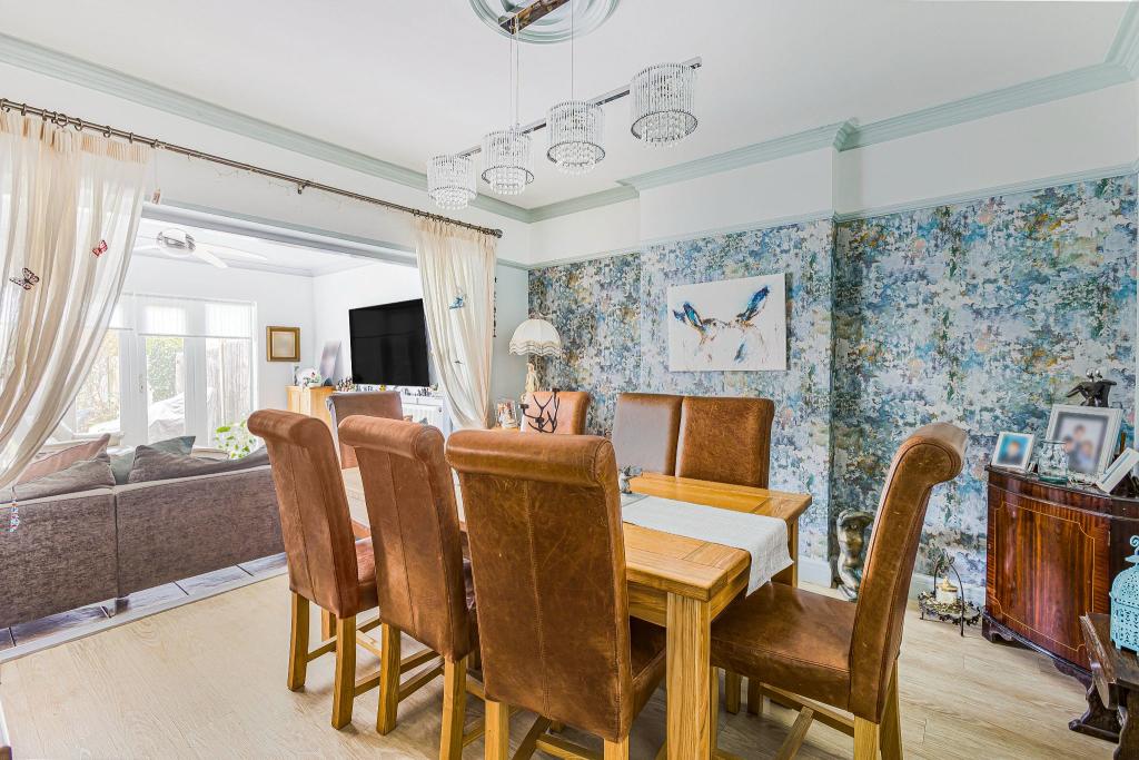 4 bedroom detached house for sale in Billy Lows Lane, Potters Bar, EN6