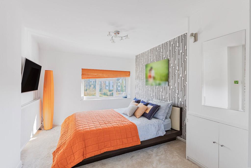 4 bedroom semidetached house for sale in Cedar Close, Potters Bar, EN6