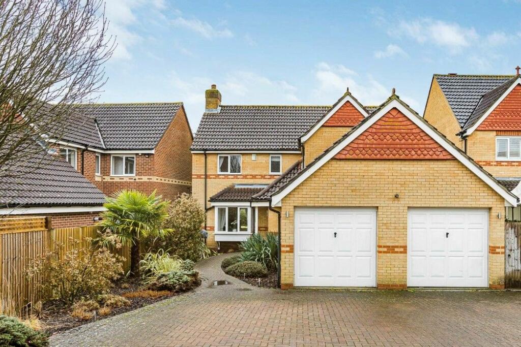 5 bedroom detached house for sale in Richardson Crescent, Goffs Oak