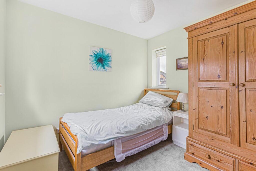 5 bedroom detached house for sale in Richardson Crescent, Goffs Oak