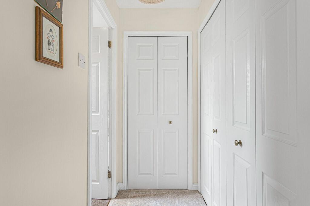 5 bedroom detached house for sale in Richardson Crescent, Goffs Oak