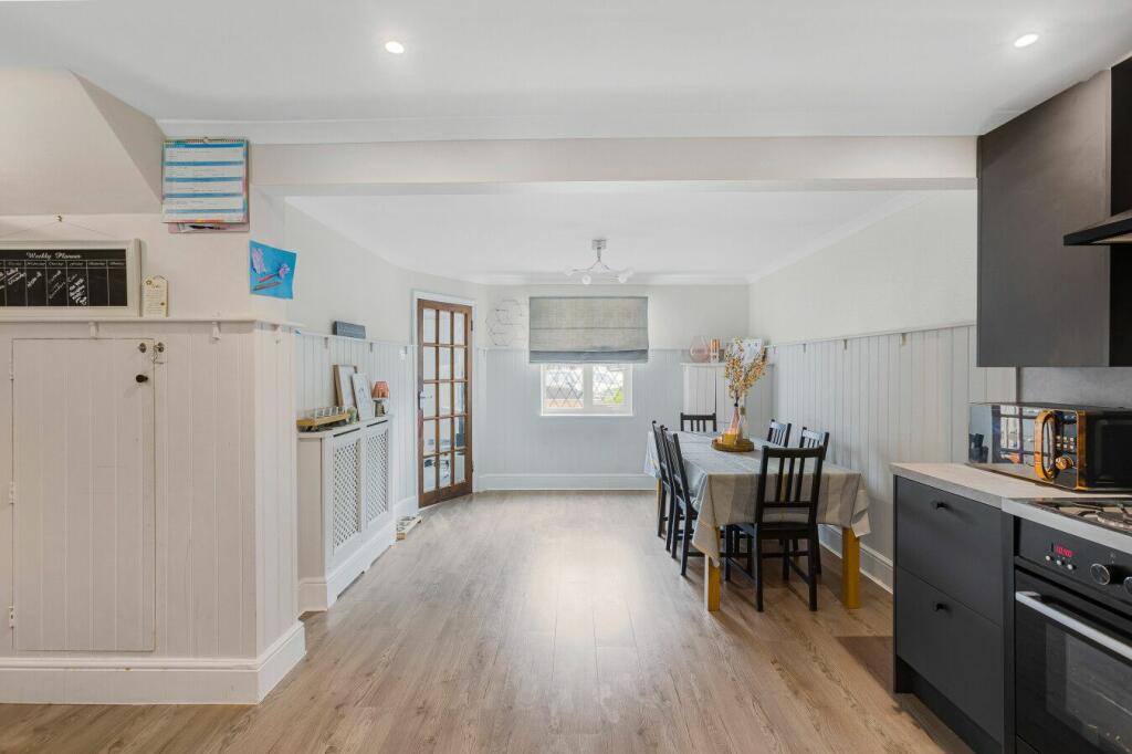 Additional property image - Puttocks Drive, Welham Green,  AL9 7LW