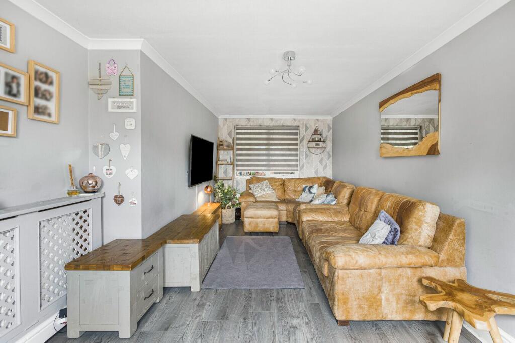 Additional property image - Puttocks Drive, Welham Green,  AL9 7LW