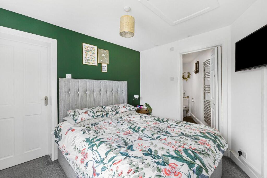 Additional property image - Puttocks Drive, Welham Green,  AL9 7LW