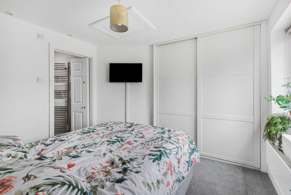 Additional property image - Puttocks Drive, Welham Green,  AL9 7LW