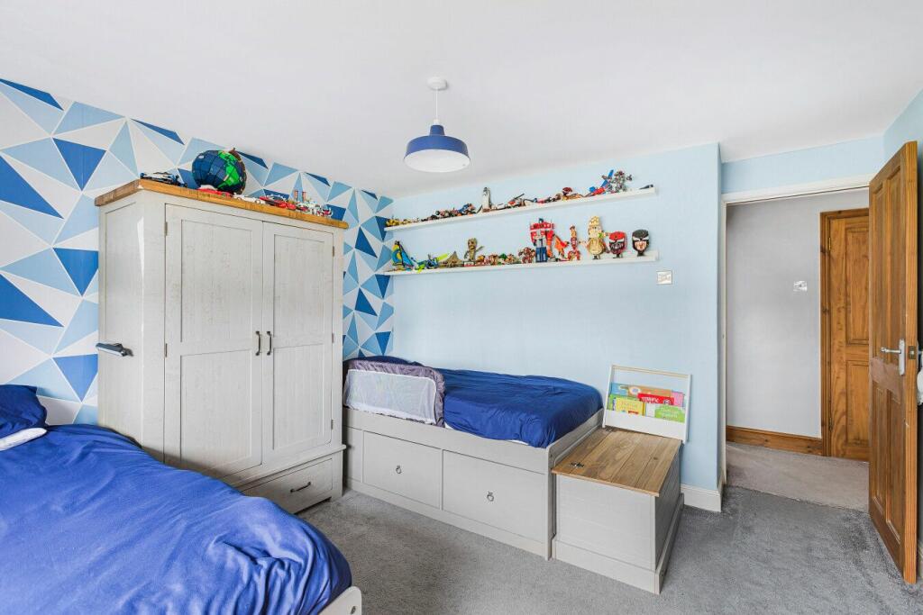 Additional property image - Puttocks Drive, Welham Green,  AL9 7LW
