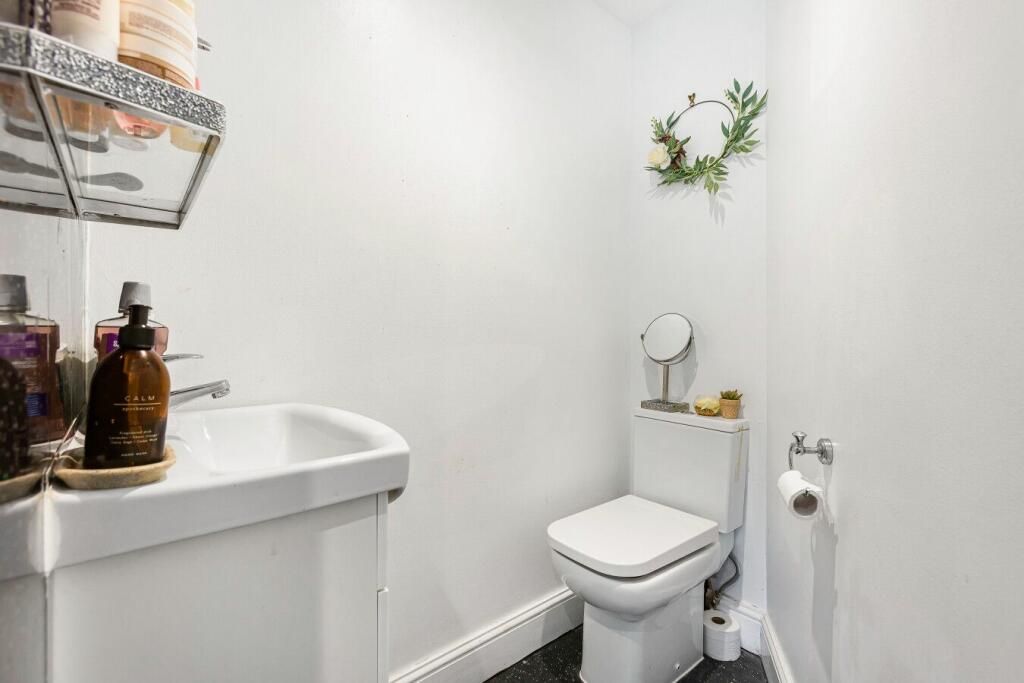 Additional property image - Puttocks Drive, Welham Green,  AL9 7LW