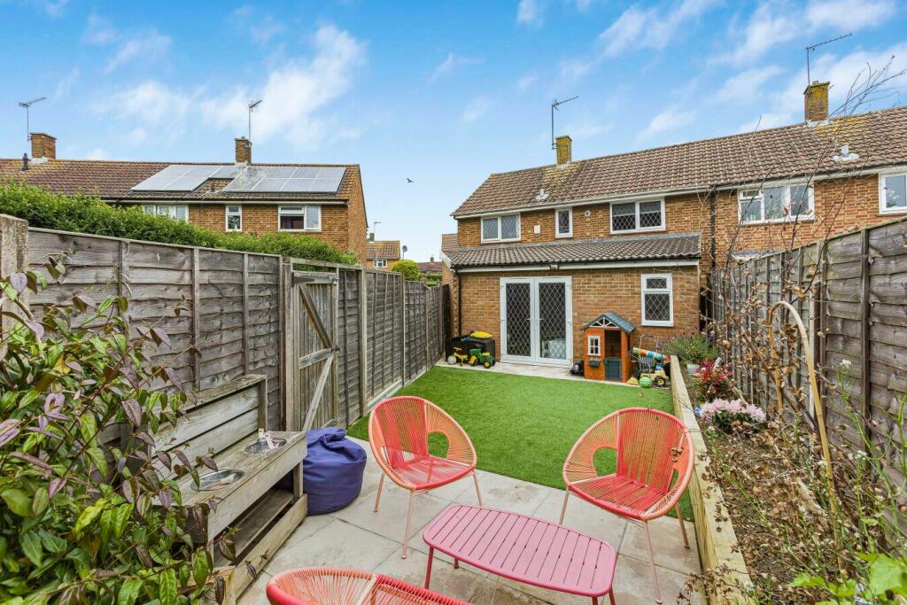 Additional property image - Puttocks Drive, Welham Green,  AL9 7LW