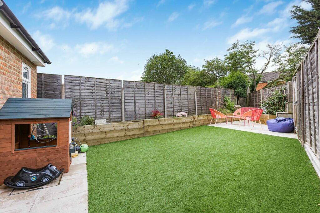 Additional property image - Puttocks Drive, Welham Green,  AL9 7LW