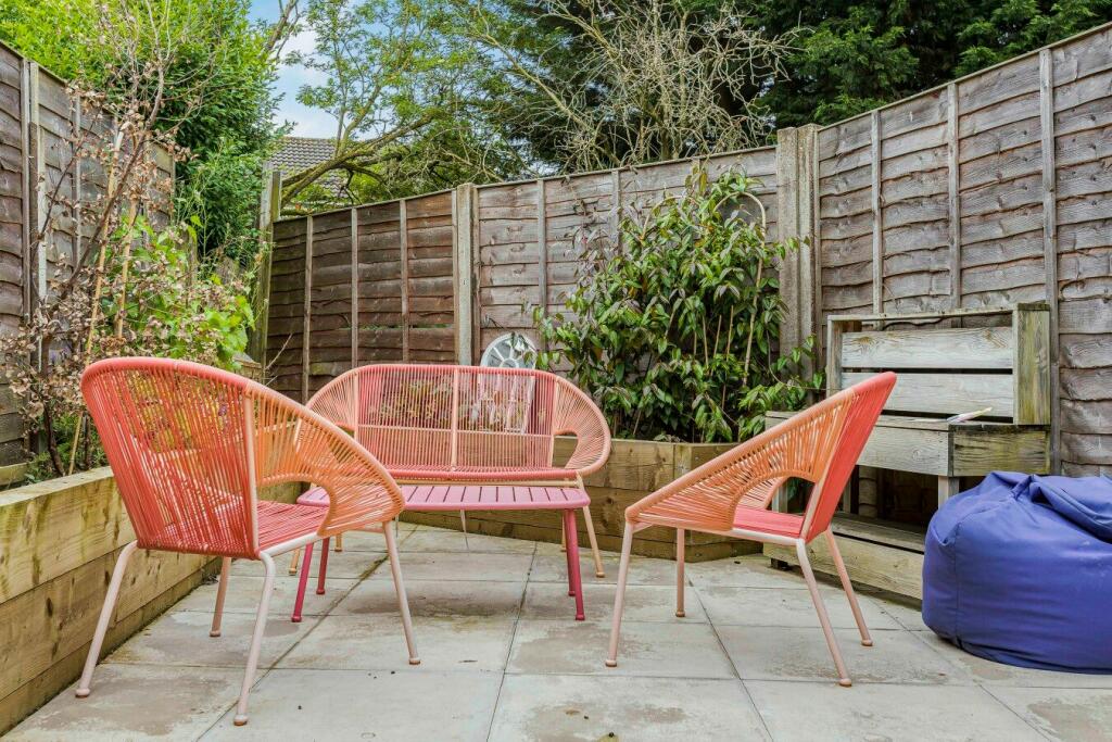 Additional property image - Puttocks Drive, Welham Green,  AL9 7LW
