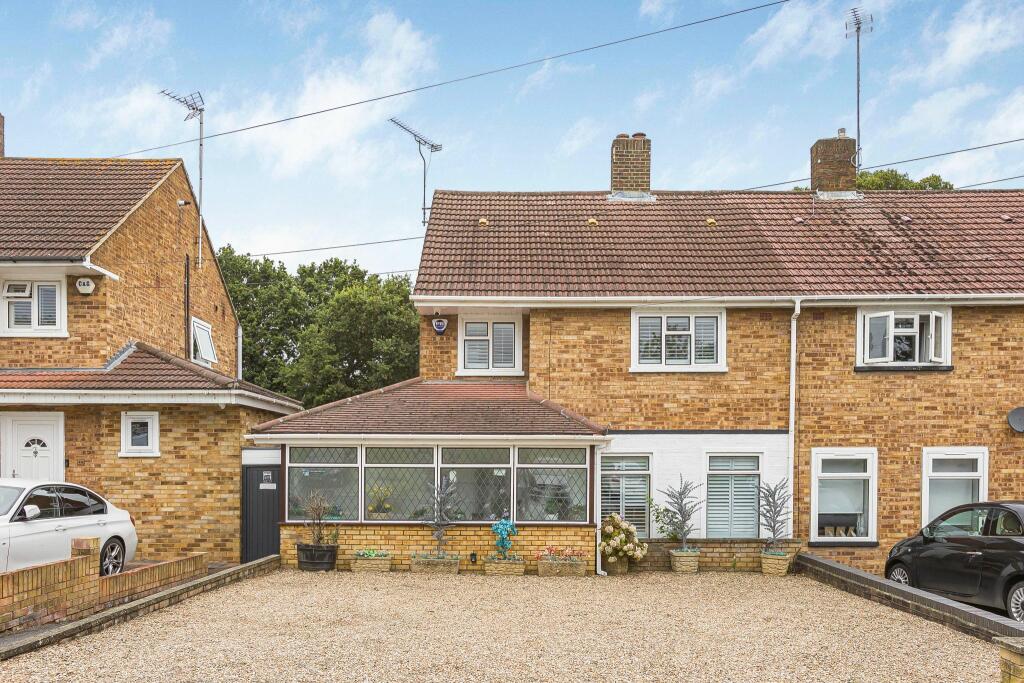 3 bedroom semidetached house for sale in Carpenter Way, Potters Bar, EN6