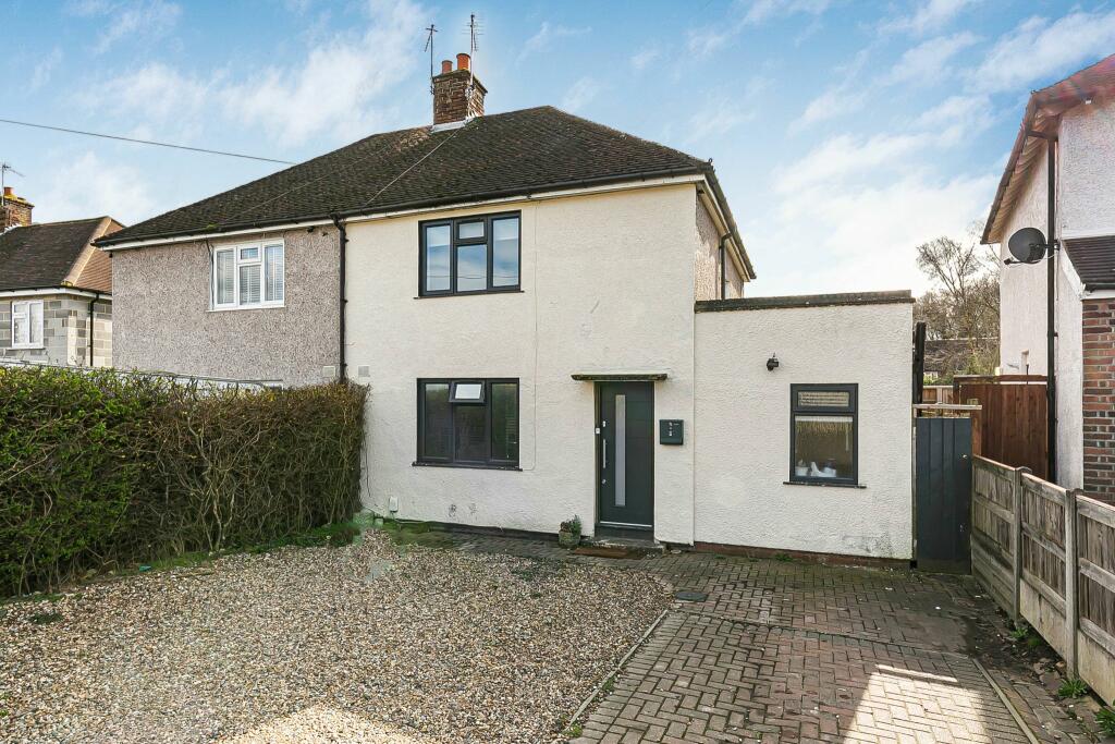3 bedroom semidetached house for sale in Parsonage Road, Welham Green