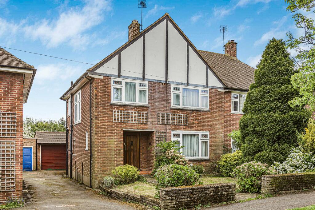 3 bedroom semidetached house for sale in Aberdale Gardens, Potters Bar, EN6