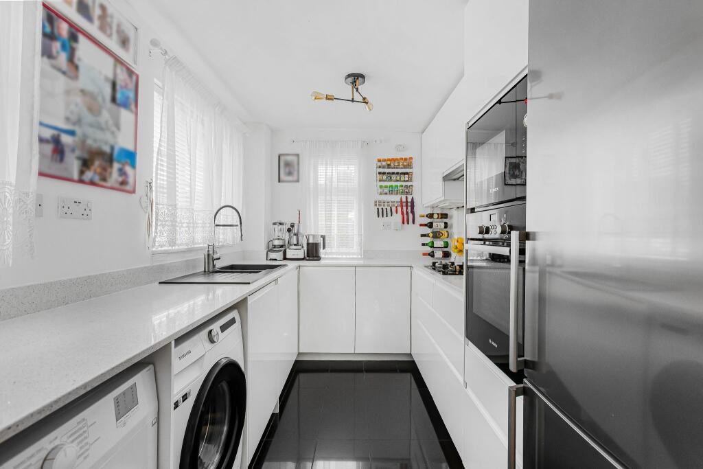 Additional property image - Vincenzo Close, Welham Green, AL9