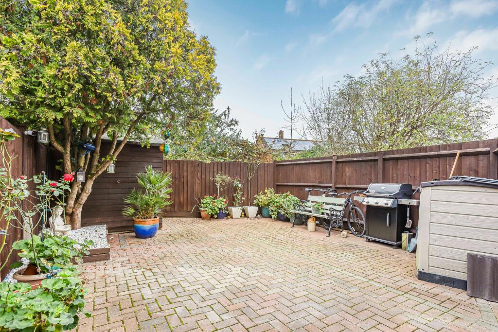 Additional property image - Vincenzo Close, Welham Green, AL9