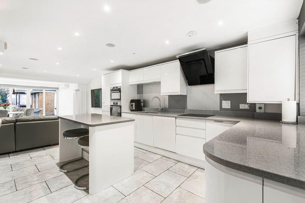 Additional property image - Welham Manor, Welham Green, AL9
