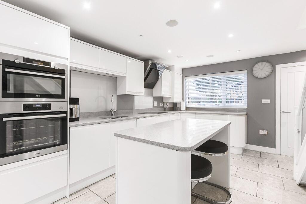 Additional property image - Welham Manor, Welham Green, AL9
