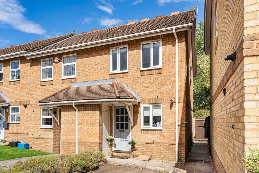 Main image of property: Oakfield Close, Potters Bar, EN6